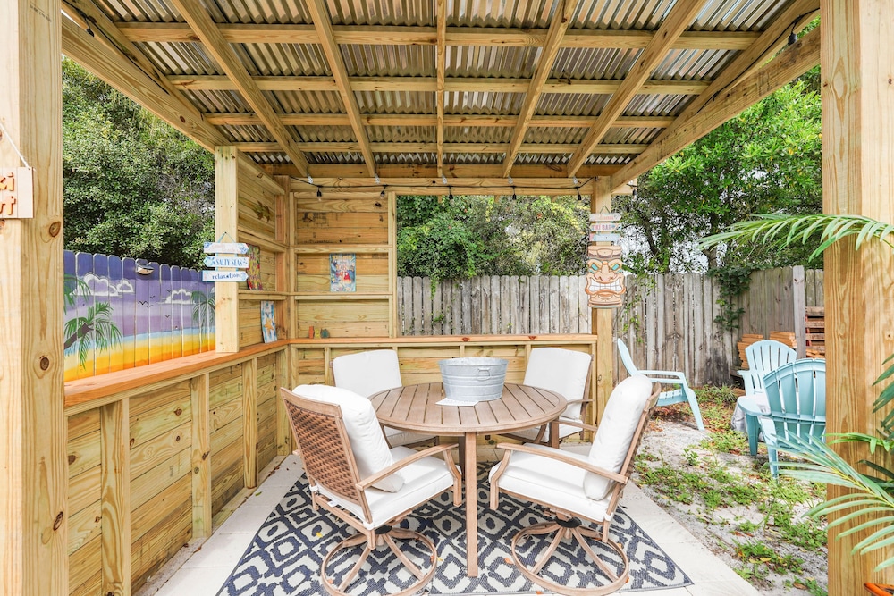 Breezy PCB Vacation Rental w/ Lanai, Walk to Ocean