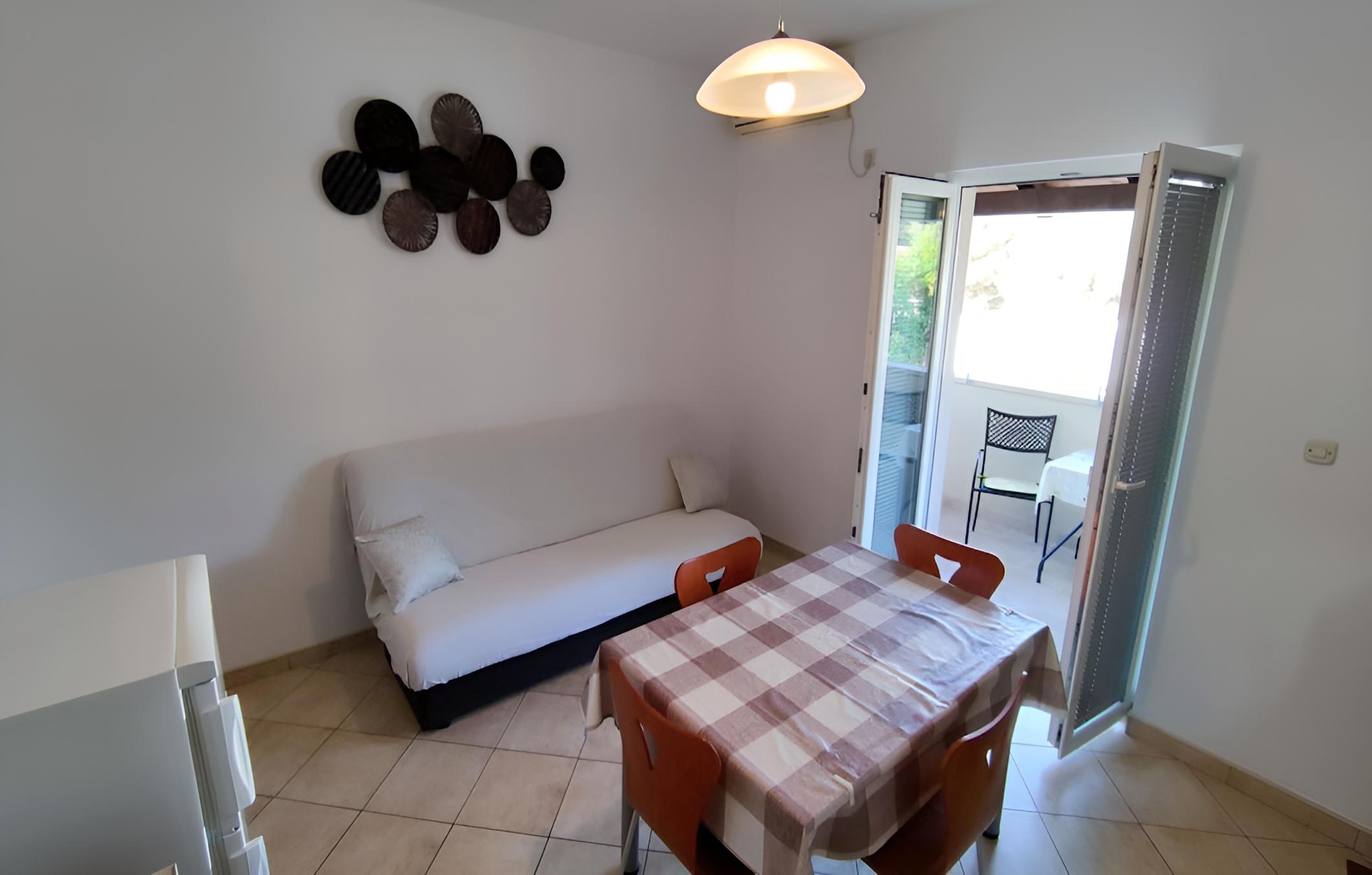 Leana - Great Location and Close to Beach - A1 view 3