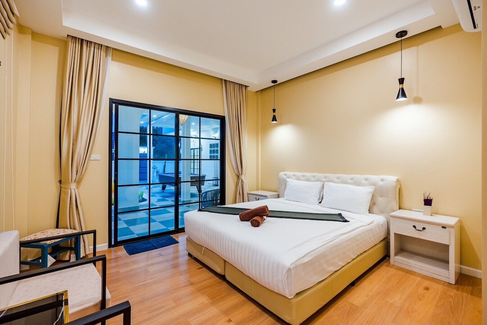 Full moon Bay hua hin Cha-am