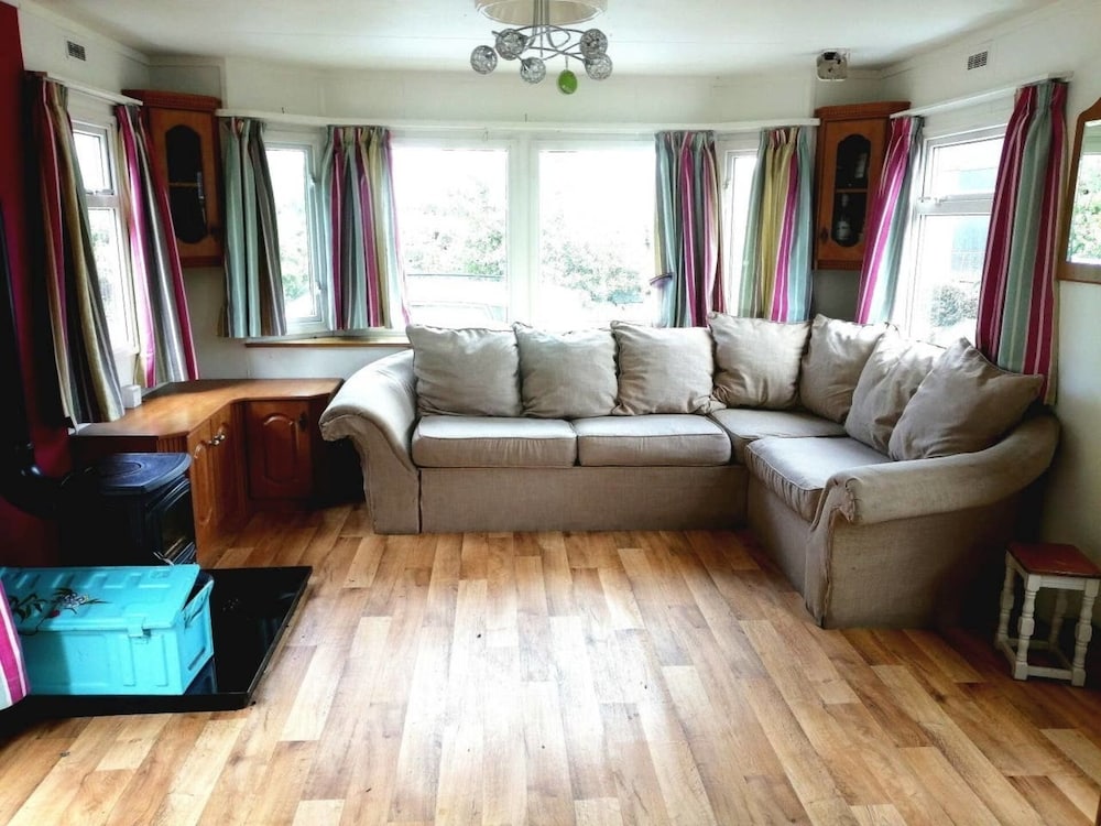 Midden Manor Country Stay on a Working Dairy Farm
