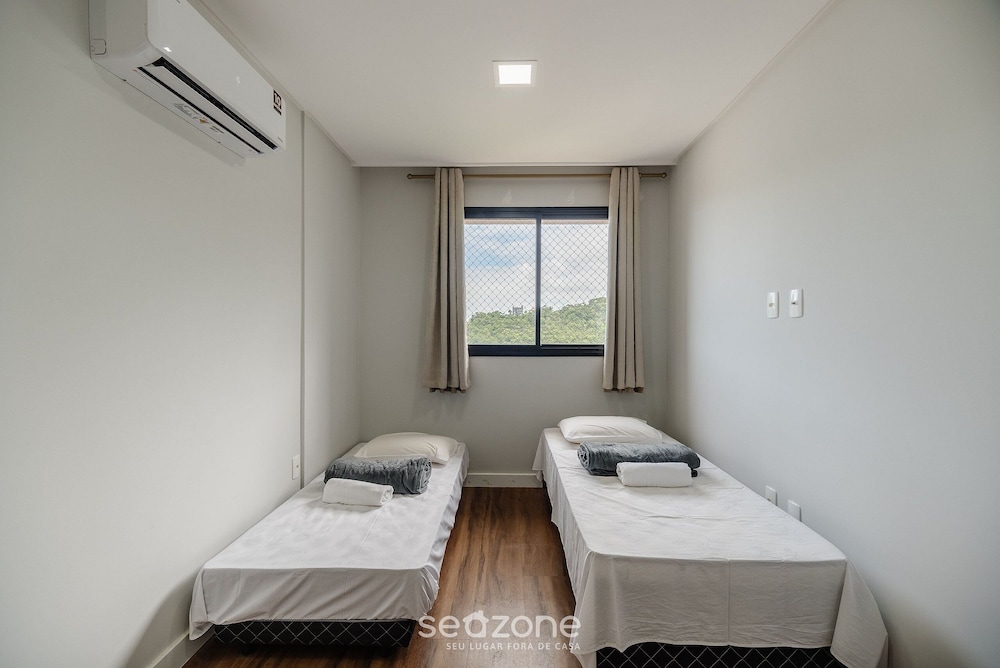 2BR apt w/ BBQ 750m From Beach Rvn2003