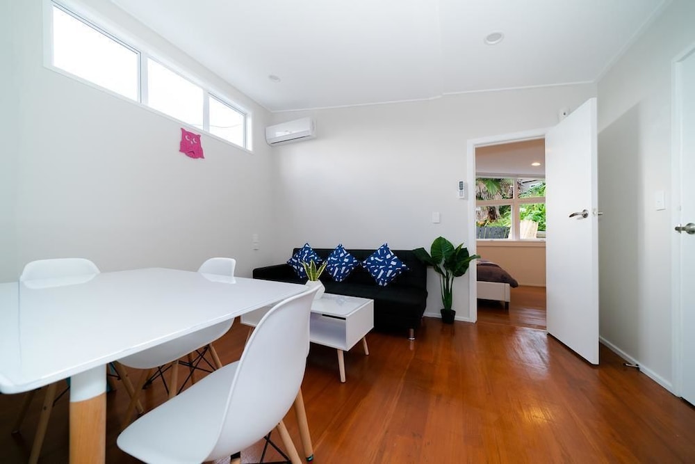 Takapuna Central Spacious & New Home photo 4