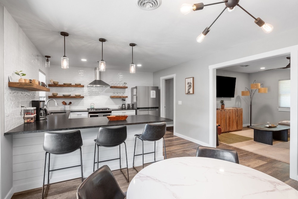 Zander Haus 3 Bedroom Home by RedAwning