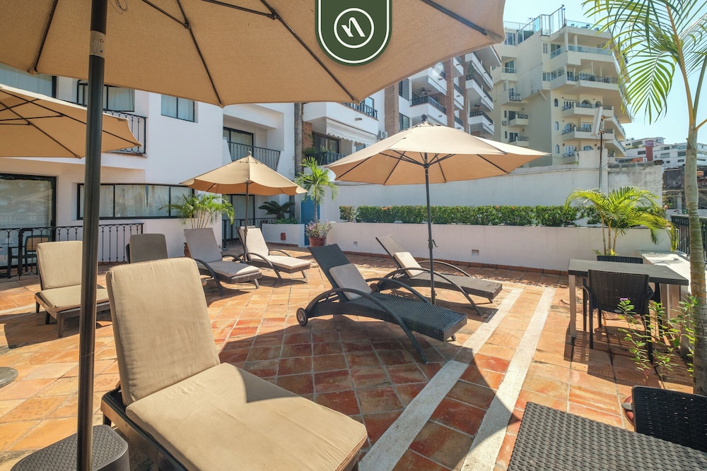 Condos with Pool - Near to the Beach