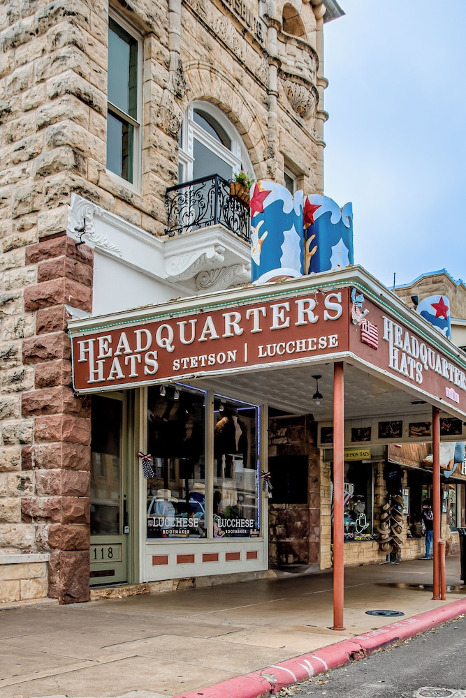 The Bank on Main St - Historic Luxury Suite W/rooftop Deck Overlooking Main Street