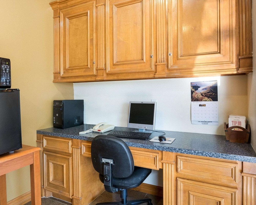 Rodeway Inn Suites Humble, TX - Property Image 5