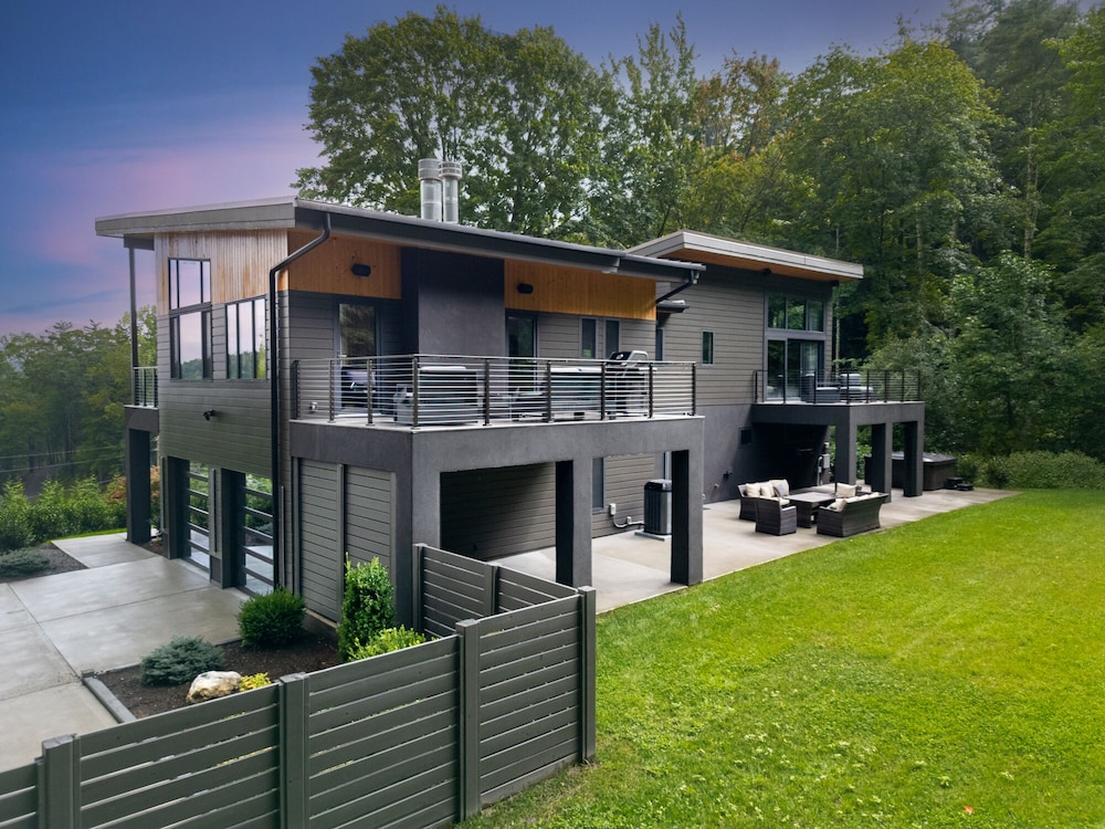 Luxury Home - The Retreat House