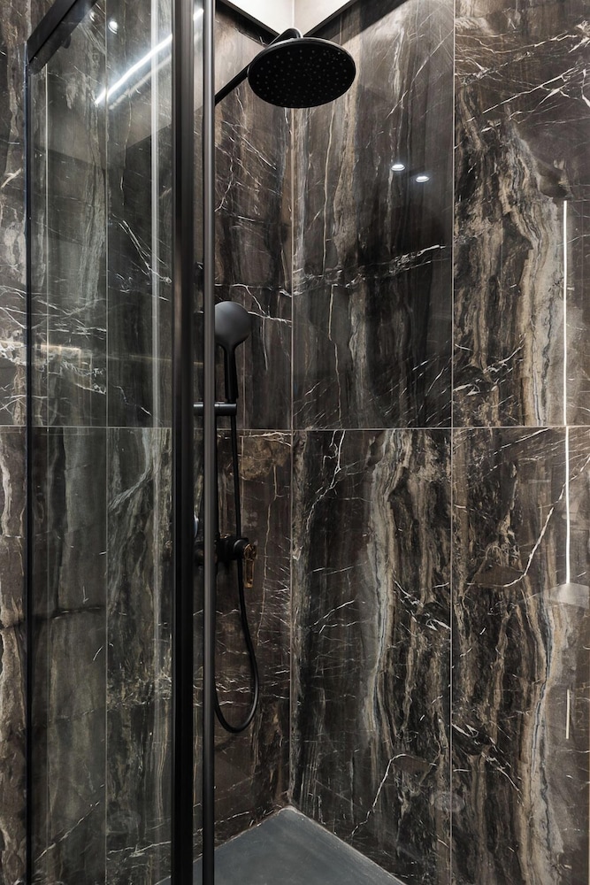 FOS Premium Apartments by halu