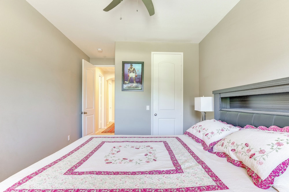14 Mi to Old Town Temecula: Luxe Fallbrook Home!