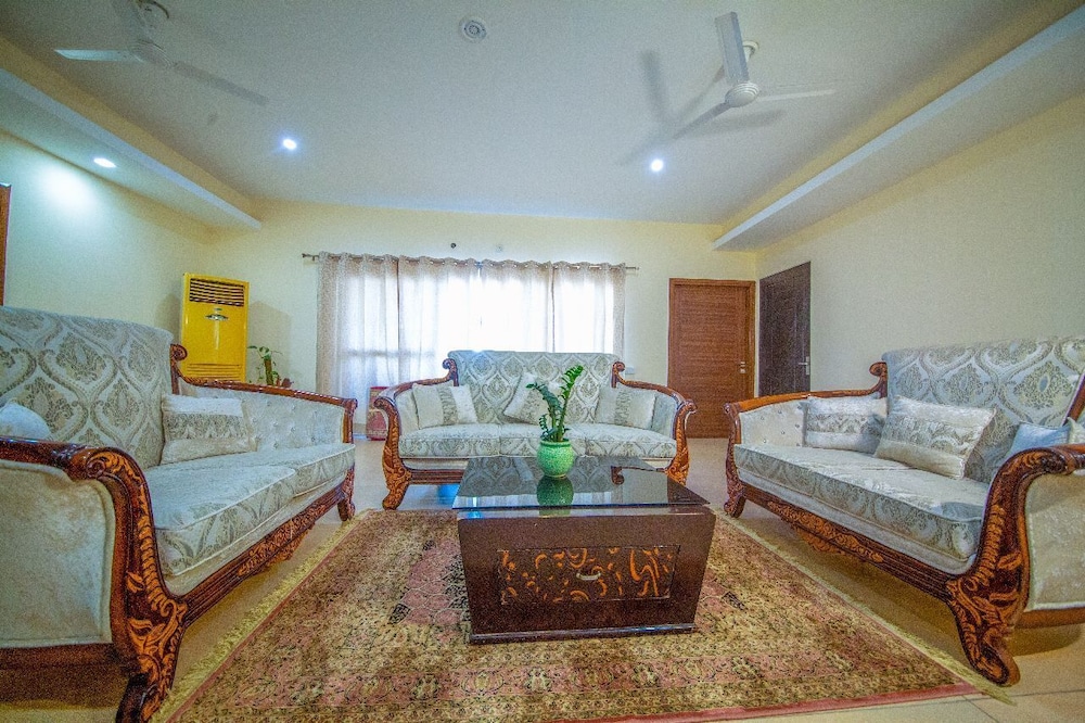 Luxury 3 Bedroom's Apartment
