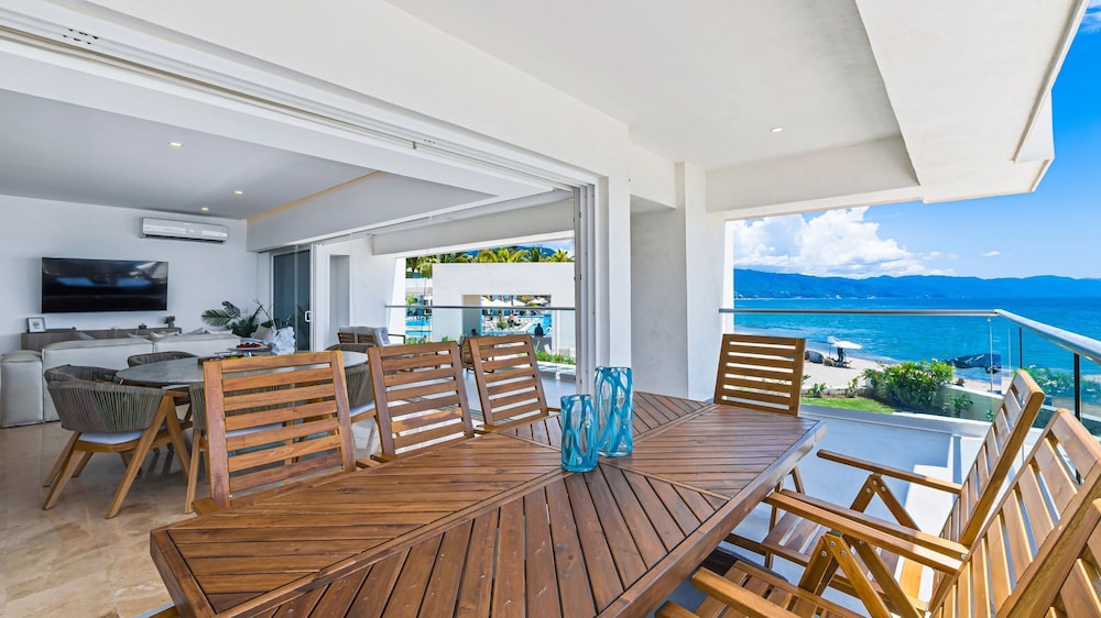 Beachfront Private Pool Theatre Room Views
