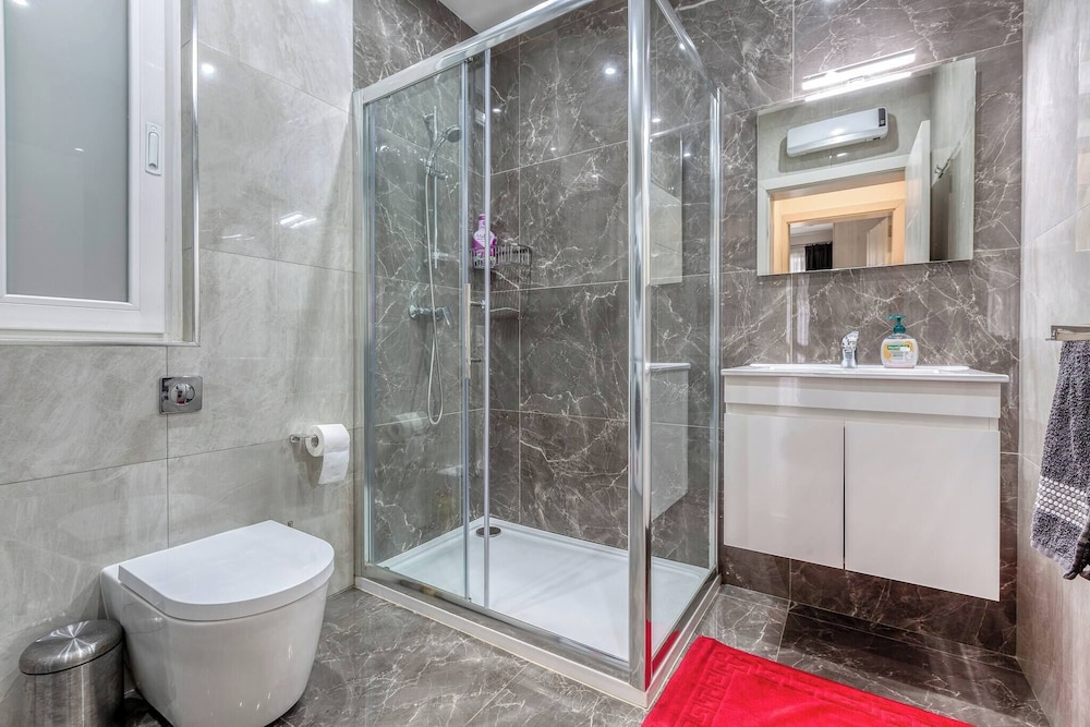 Luxury 3 BR Apt in Gzira Near Sliema - Stjulians