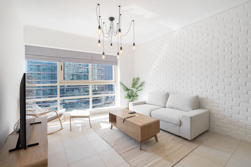 Elegant 1-bedroom Apartment for 4 in Dubai Marina