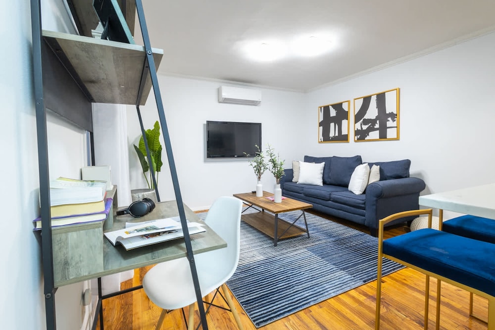 26-1c Gramercy Large 1BR WD