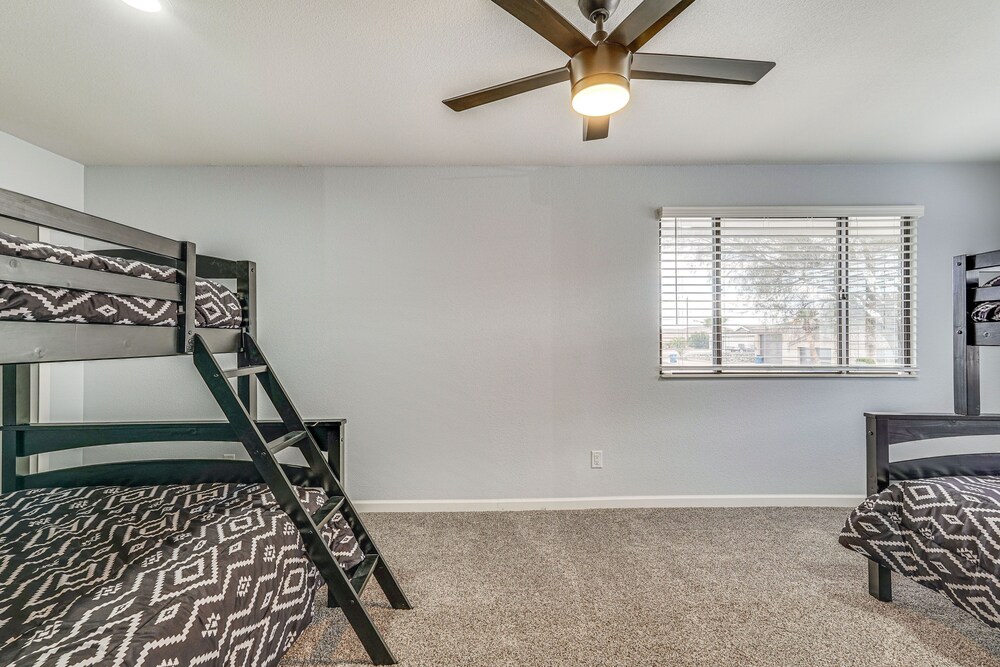 Sunny Arizona Oasis w/ Views - 2 Mi to Lake Havasu