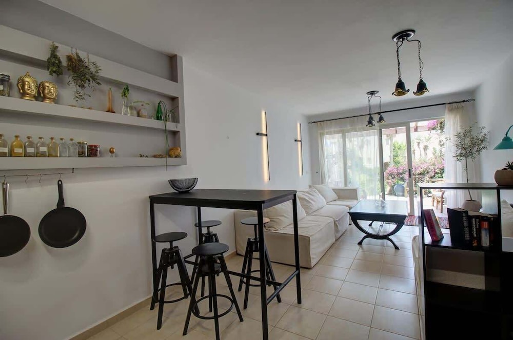 Villa Elias 3BR with Jacuzzi & Pool
