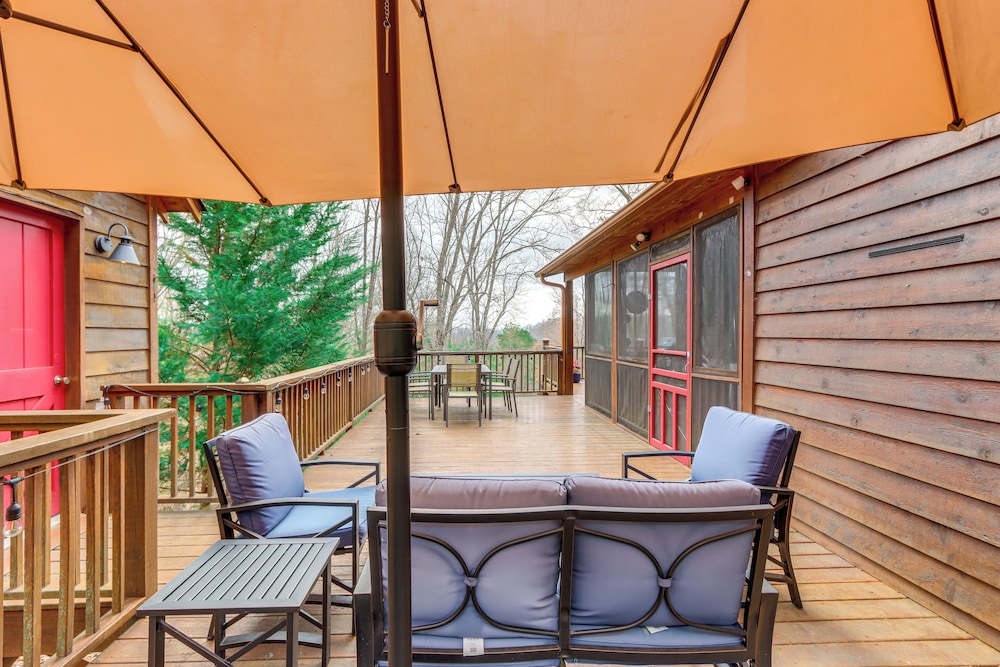 5 Mi to Cherokee Lake: Pet-friendly Cabin w/ Deck!