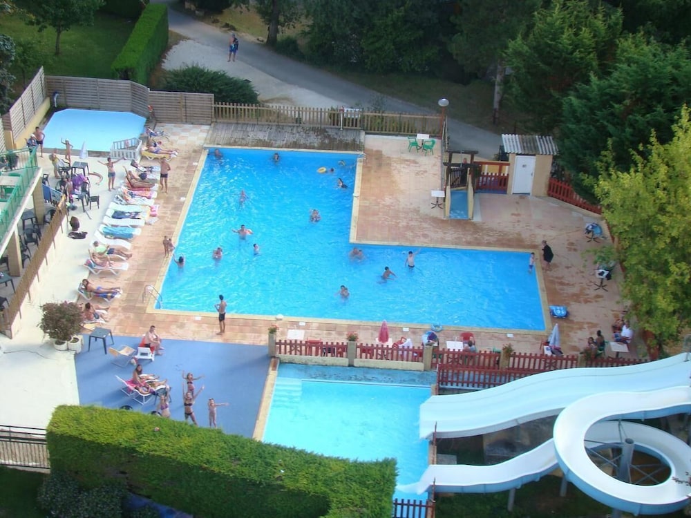 Camping Le Pigeonnier view 2