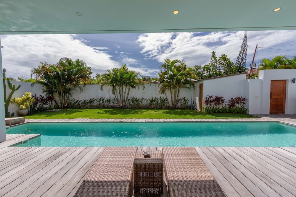 Villa Maje by Alfred in Bali - Tropical 3BD Villa w Pool Near Batu Belig Beach