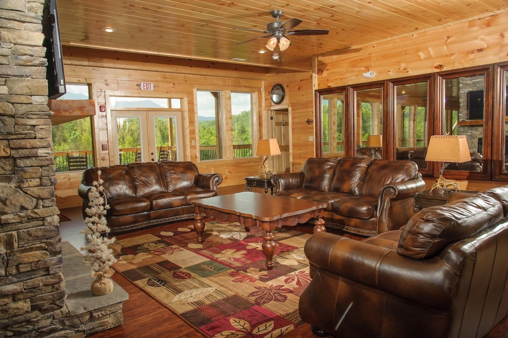 Luxury 14BR Haven: Views Games Hot Tubs More, Foto 10