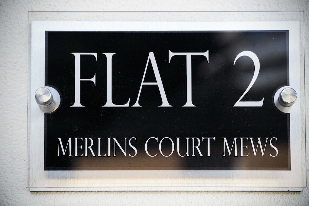 Flat 2 - 1 Bedroom Apartment - Tenby