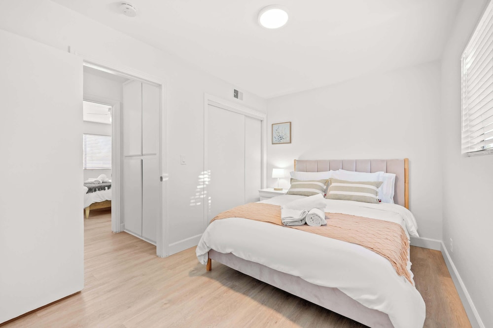 Modern Glendora Retreat Family Getaway Near Cal Poly & Mt. SAC
