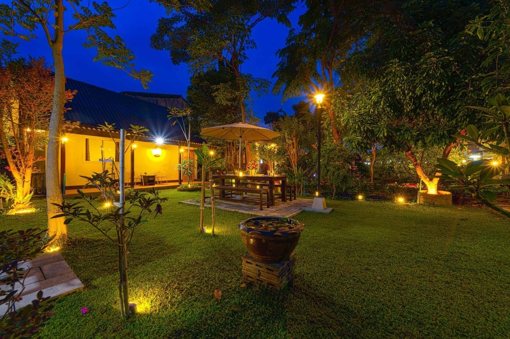 Fantastic Resort Near Town Location BS88