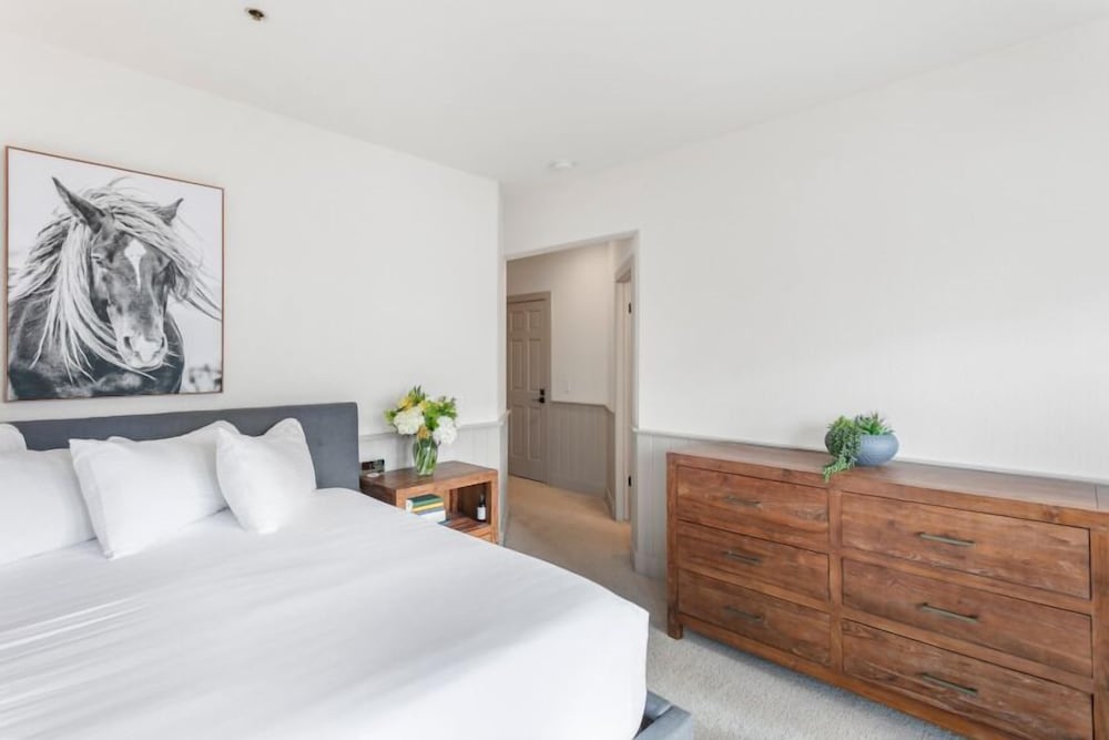 28 - Two Bedroom with Spa Enclave 2 Condo