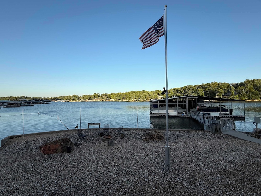 Lakeside Haven - Condo for 8