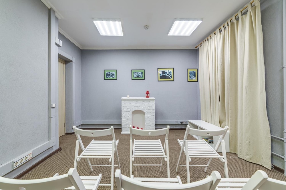 Cheers Hotel - Hostel