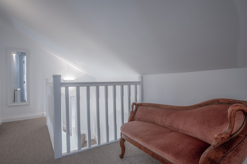 Brook Cottage - 2 Bedroom Cottage - Dale view 3