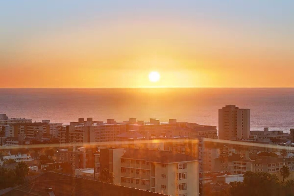 Deluxe Luxury 2 Bedroom Apartment, Seapoint