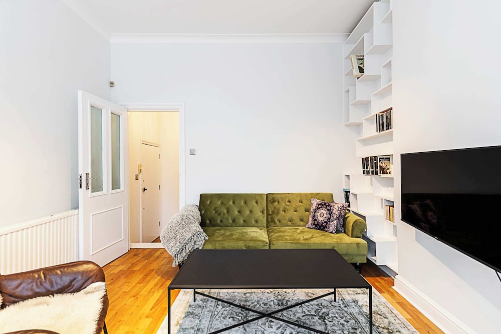 Charming Two-Bedroom Flat in West Hampstead
