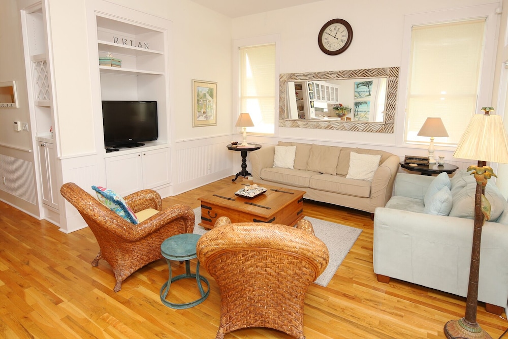 Endless Summer - Private Home 50 Feet To Beach Access 3 Bedroom Home by RedAwning