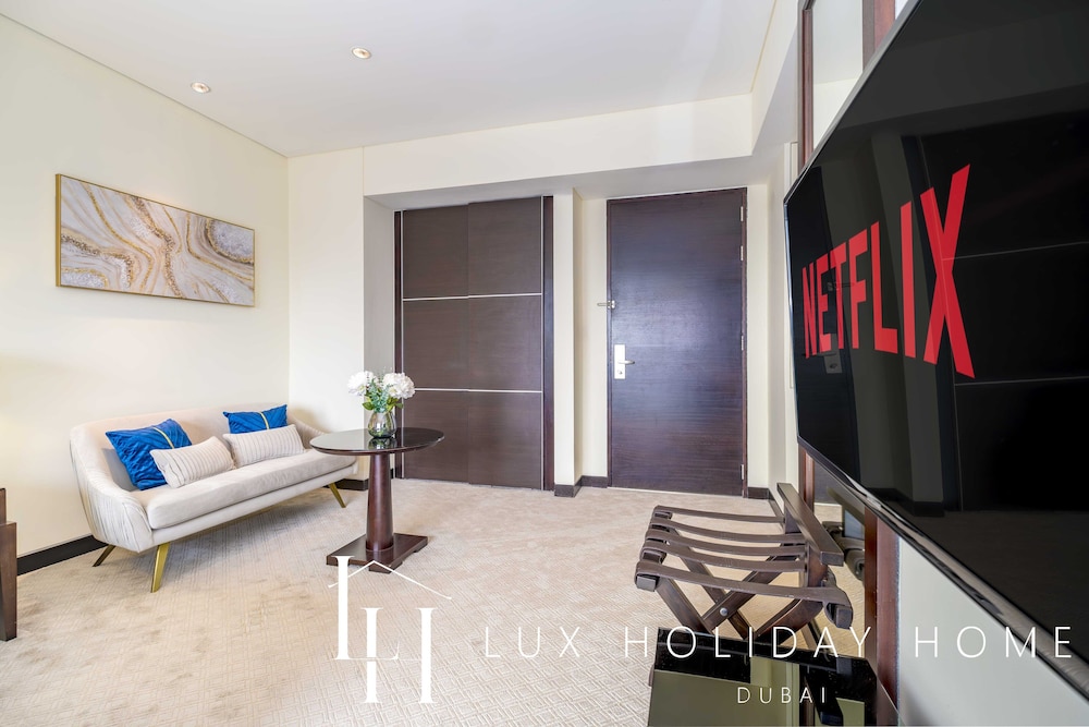LUX The JW Marina Studio