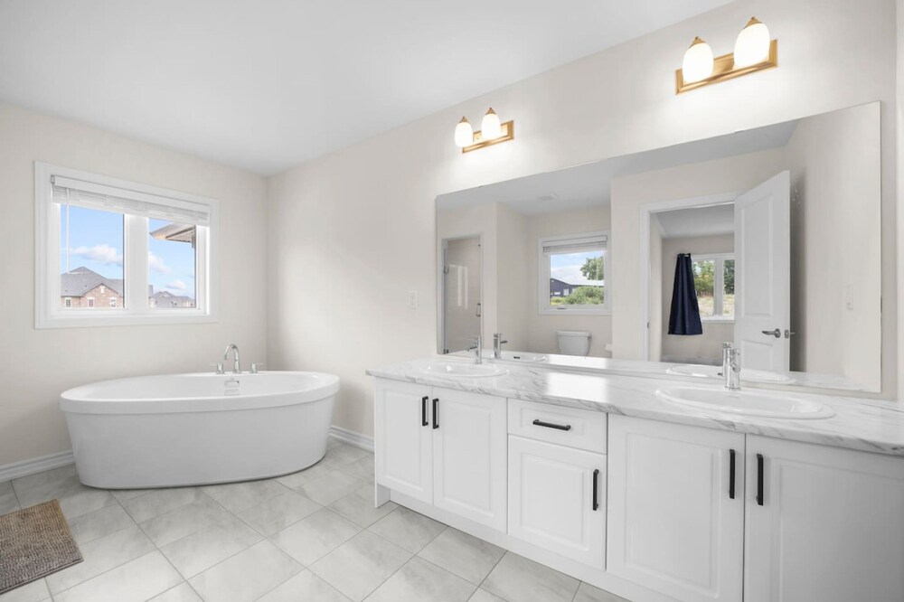 Prime Peterborough 5BR Newly Renovated Home