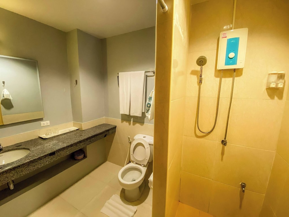 Room-hotel With Balcony in Phukettown
