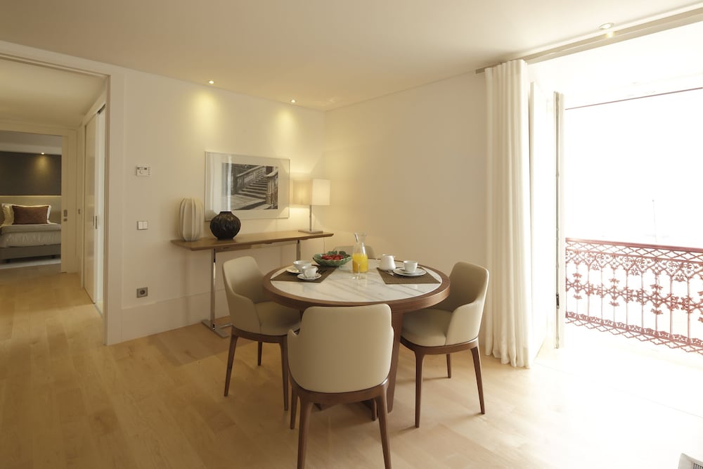 Castelo Apartments by linc