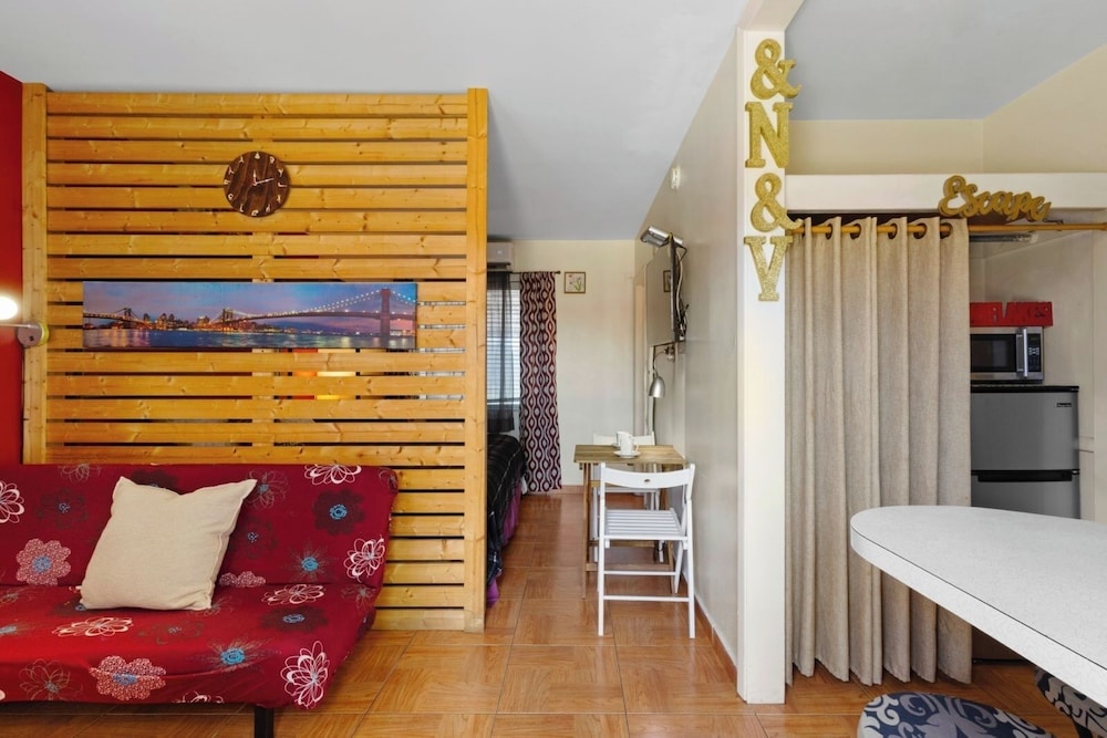 1BR Pet-friendly Studio Parking & Backyard BBQ