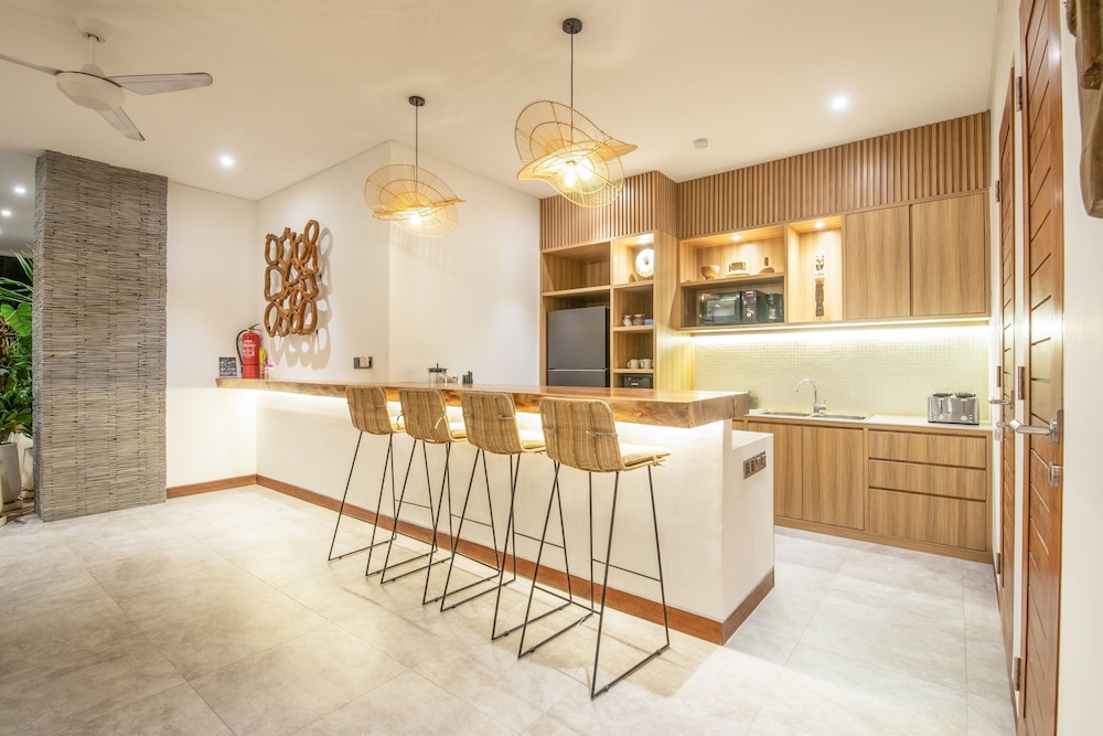 sol N1 Incredible 4 Bds Villa Near Finns Club