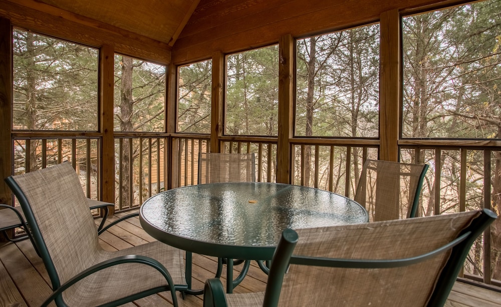 Mayberry Lodge 2 Bedroom Cabin by RedAwning
