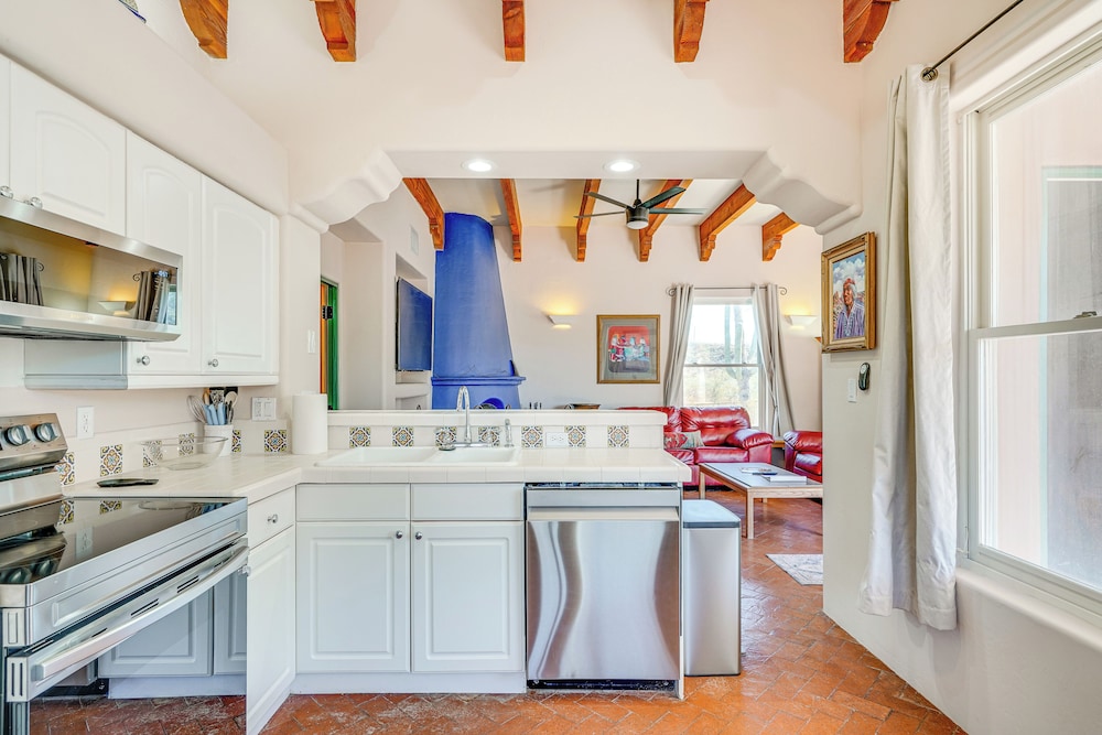 1 Mi to Saguaro NP: Charming Tucson Casita