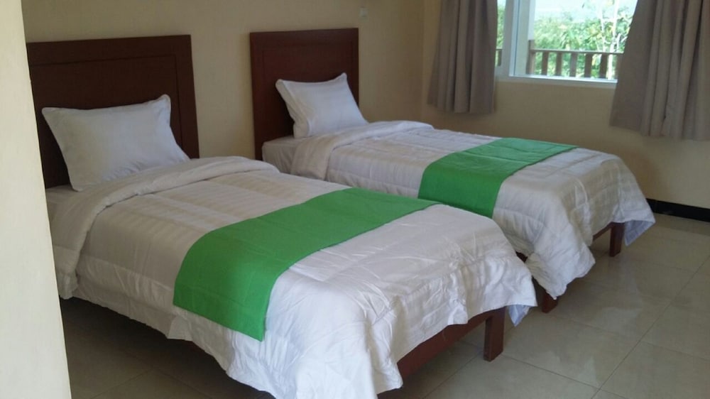 Azana Green Resort Pracimantoro