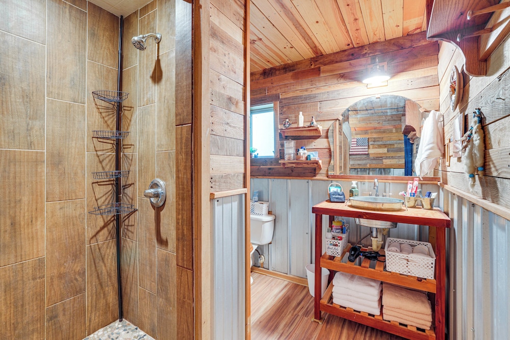 Lake Butler Cabin on 5 Acres w/ Fire Pit!