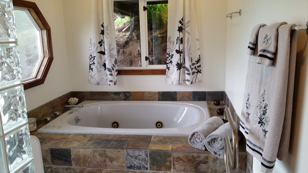Volcano Acres Ranch B&B