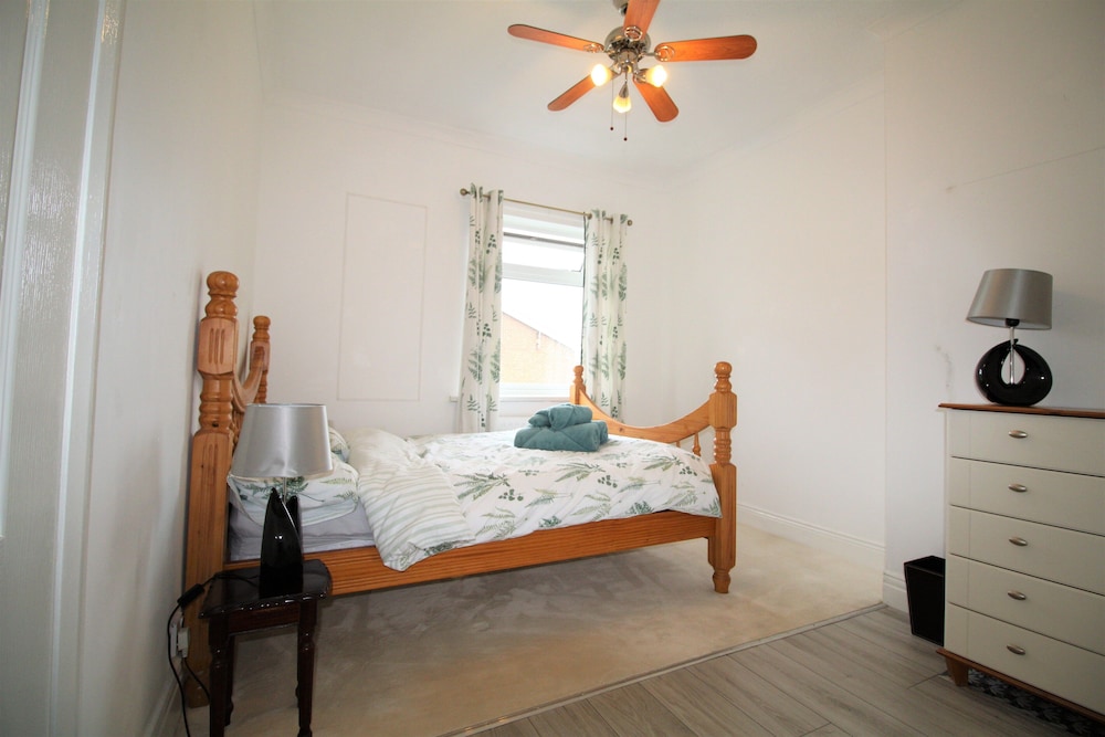 Whitley Bay - Sleeps 6 - Dogs Welcome view 2