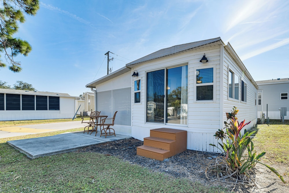 Resort Amenities, 7 Mi to Dtwn: Sarasota Home!