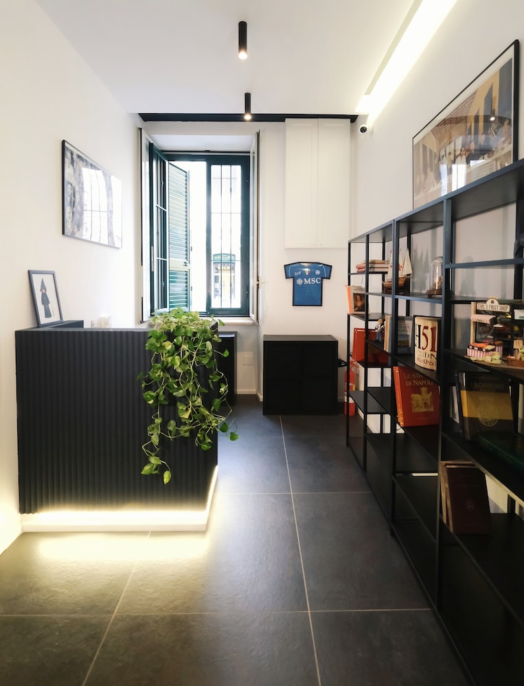 LH 51 Neapolitan Rooms