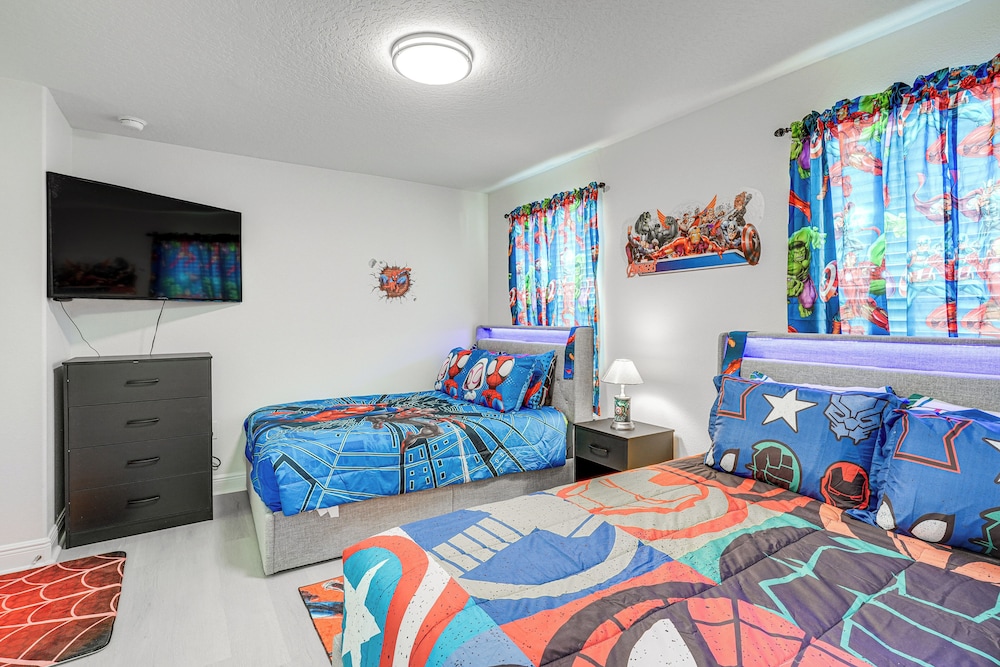 10 Mi to Wdw: Family Home w/ Game Room & Pool!