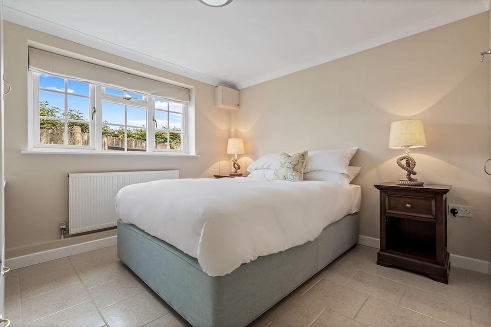 Mulberry Cottage - From 110 Per Night